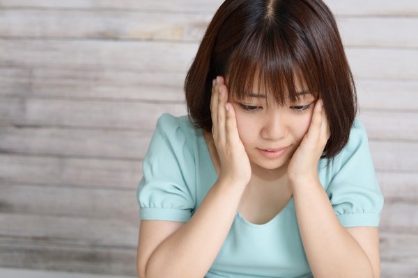 象泰配资 “我承认都是防晒惹的祸...”杭州30岁女白领腰酸背痛，检查结果让她后悔莫及！